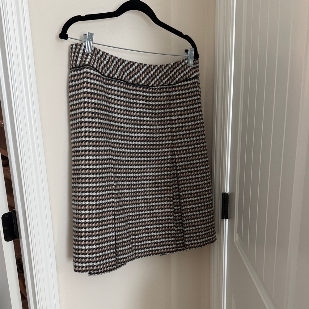 Talbots Houndstooth A-Line Skirt in Brown and White